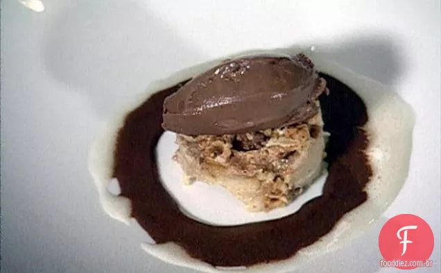 Pudim De Pão De Estrada Rochosa Com Molho De Marshmallow