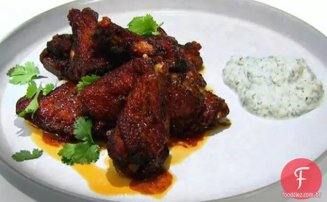 Asas de frango vermelhas do Chile com esmalte de mel Chipotle