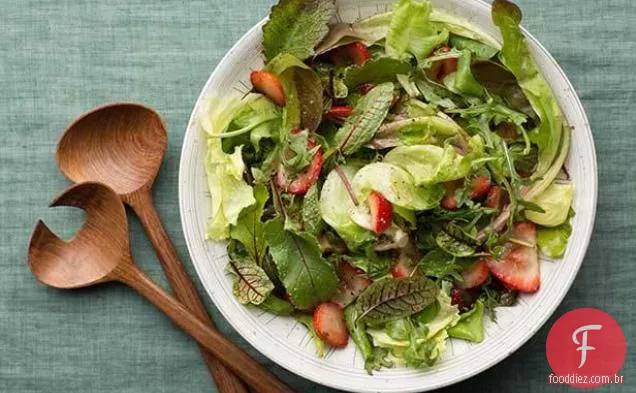 Salada verde com vinagrete balsâmico de morango
