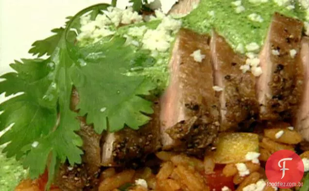 Pesto estilo Texas com lombo de porco e arroz espanhol