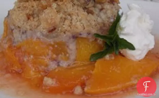 Pêssego crocante com cobertura de aveia e noz