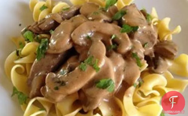 Strogonoff de carne fácil para o fogão lento