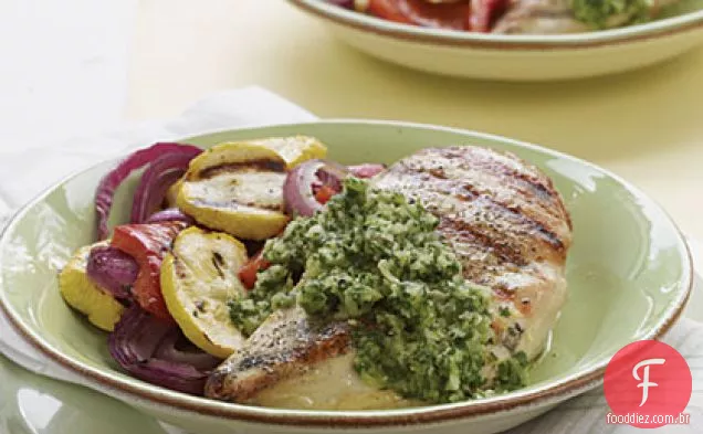 Frango grelhado e Vegetais Com Molho Chimichurri