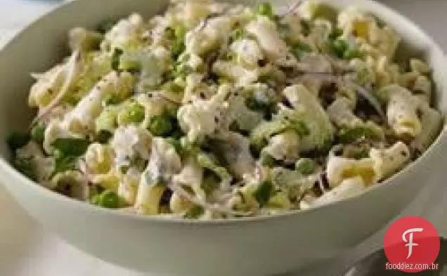 Salada de macarrão com ervilha e hortelã