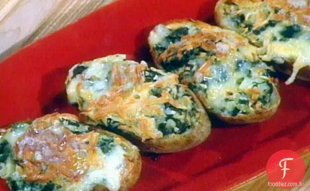 Batatas recheadas com espinafre e queijo defumado