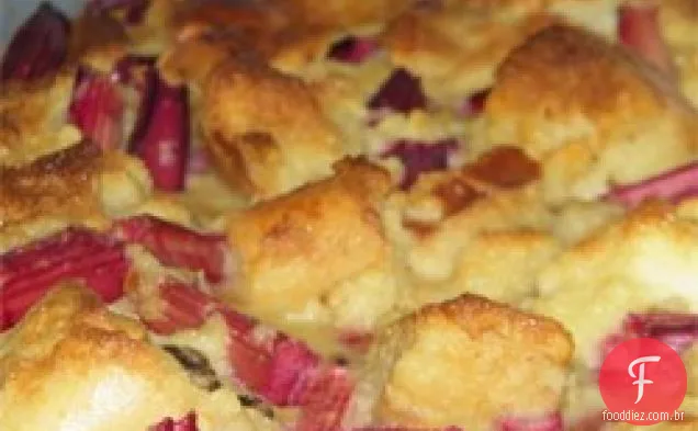Pudim De Pão De Ruibarbo À Moda Antiga