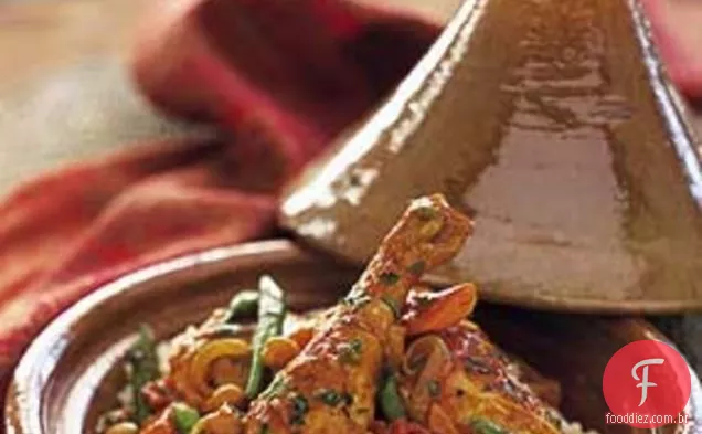 Tagine de frango com grão de bico e hortelã