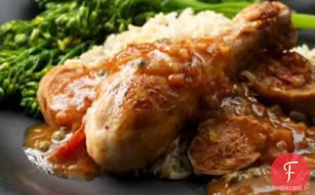 Refogado Catalão De Frango Com Linguiça, Alcaparras E Ervas