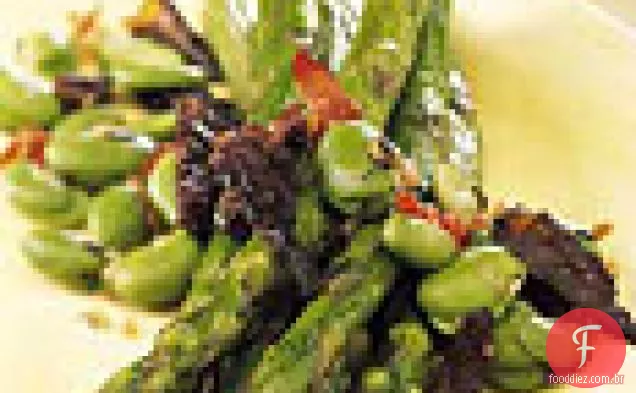 Espargos Torrados Com Favas E Cogumelos Frescos