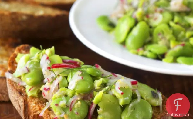 Fava Feijão E Rabanete Bruschetta