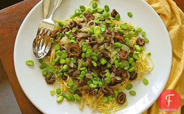 Favas Salteadas E Morels Com Confit De Cebola E Linguine Fresco