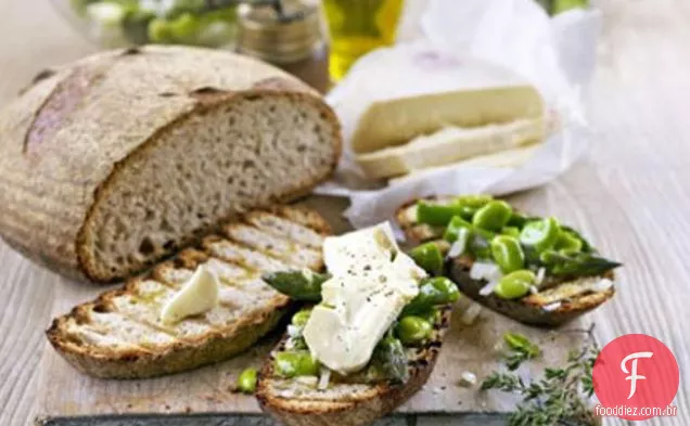 Reblochon, Favas E Torradas De Espargos