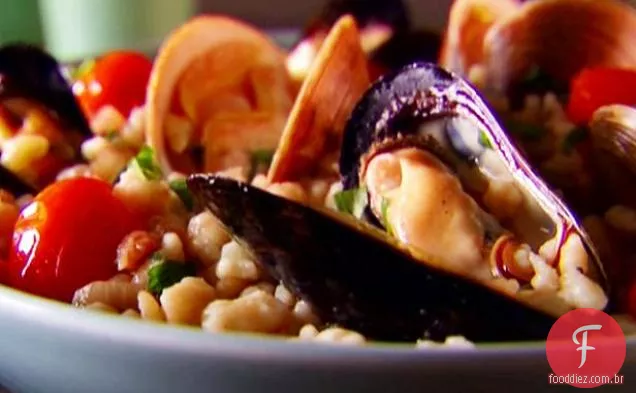 Fregola com amêijoas e mexilhões