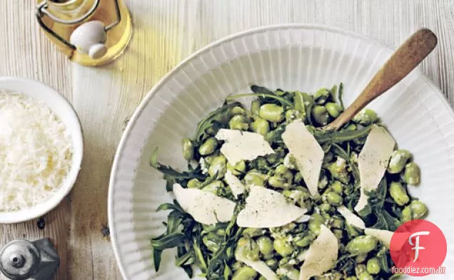 Salada De Feijão Fava Com Pecorino