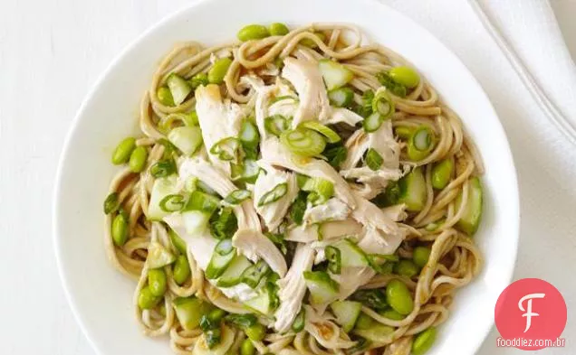 Macarrão Soba De Amendoim Frio Com Frango