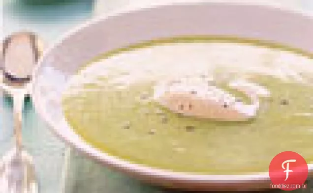 Sopa de feijão Fava com creme de cenoura