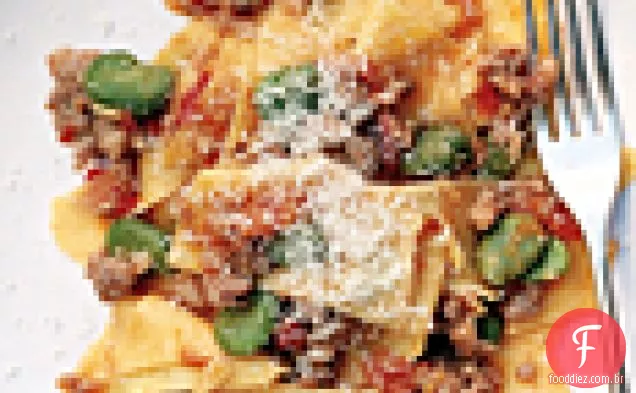 Massa fresca com Favas, tomates e Salsicha