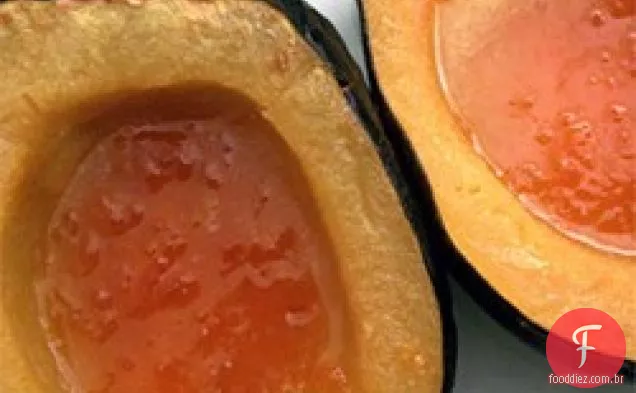 Abóbora de bolota assada com conservas de Damasco