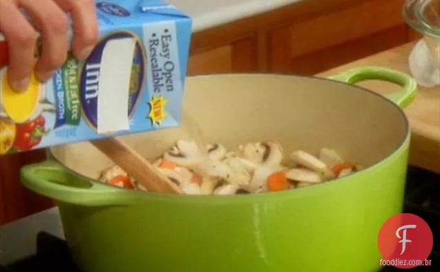 Ensopado de frango com bolinhos de salsa