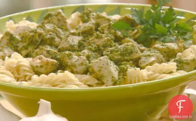 Frango com pistache-salsa Pesto