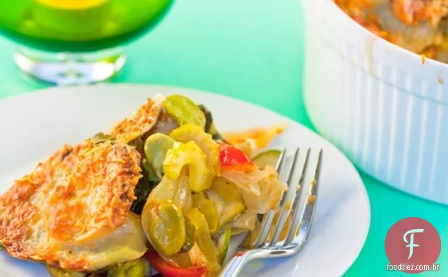 Caçarola Vegetal De Batata E Verão Em Camadas
