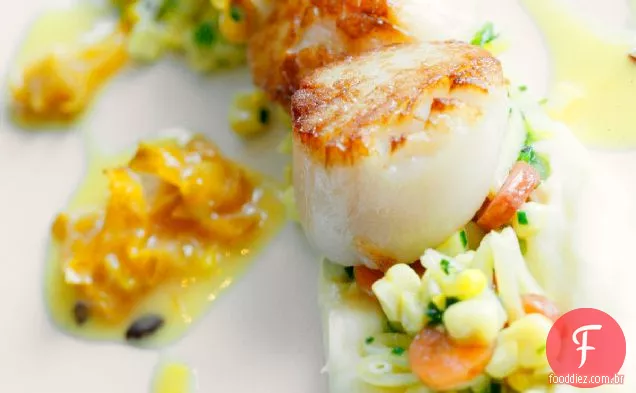 Vieiras Grelhadas Com Molho De Carambola, Pastinaga E Succotash