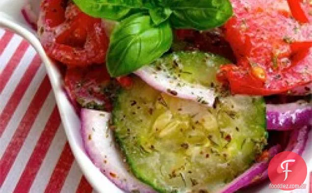 Salada de pepino doce e picante