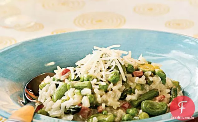 Risoto com legumes da primavera e presunto defumado