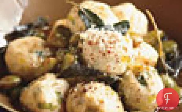 Nhoque de ricota com alho-poró e feijão Fava