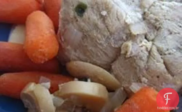 Lombo de porco fogão lento com Cerveja e legumes