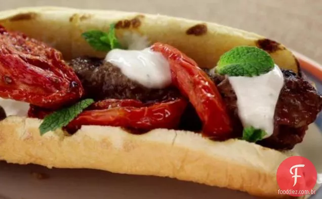 Kefta cão com tomates assados, estilo Estádio