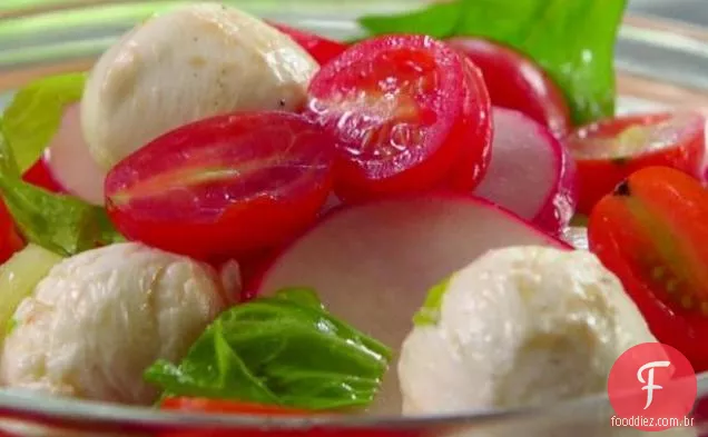 Salada de tomate e rabanete