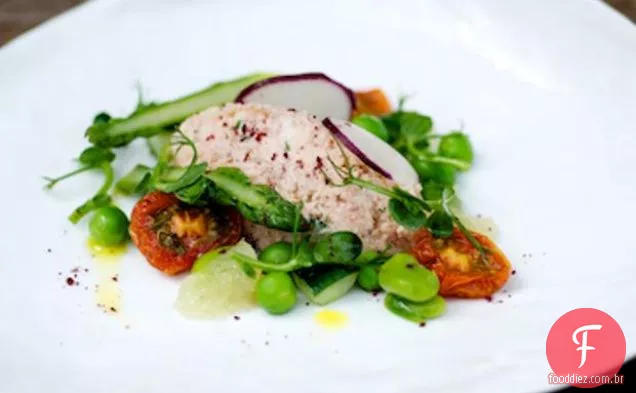 Salada de caranguejo com tomates Semi-secos e limão curado com açúcar