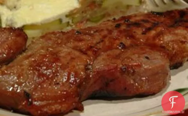 Bifes de olho de costela com uma marinada de soja e gengibre