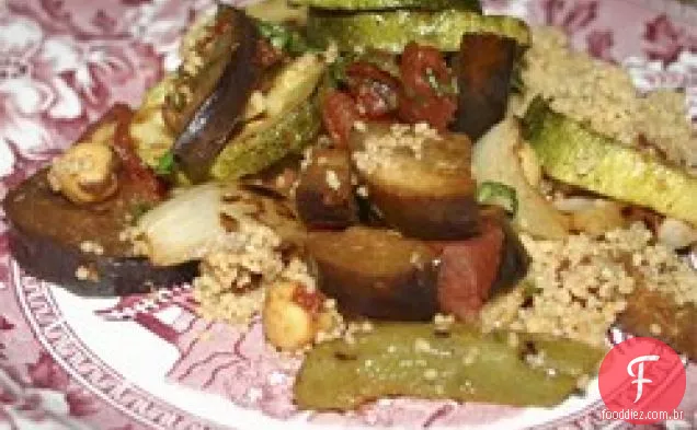 Legumes Grelhados Em Molho De Tomate Balsâmico Com Cuscuz