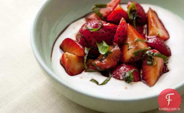 Morangos balsâmicos com creme de ricota