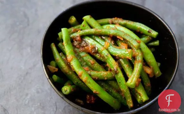Feijão Verde Com Salsa