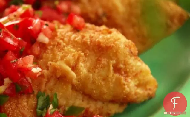 Peixe-gato frito com mostarda com sabor de tomate