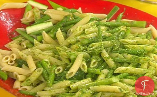 Três Penne vegetal com estragão-Pesto De Manjericão