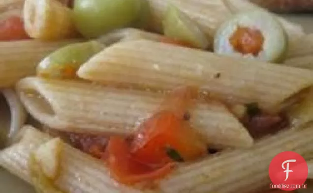 Rigatoni com berinjela, pimentão e tomate