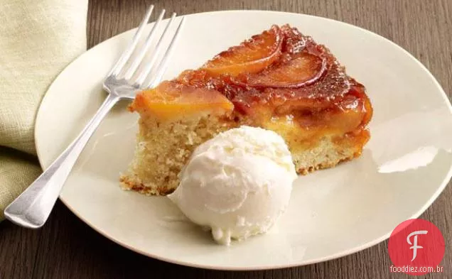 Bolo De Pêssego-Amêndoa De Cabeça Para Baixo