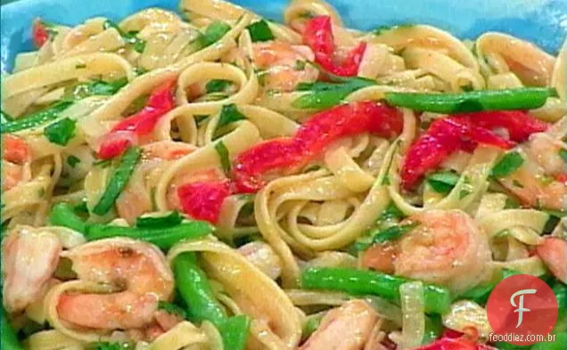Frigideira camarão Scampi com Fettuccine