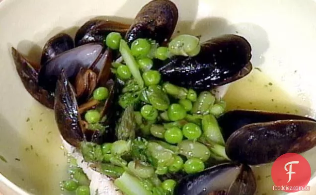 Robalo e mexilhões do Mar Negro a la Nage