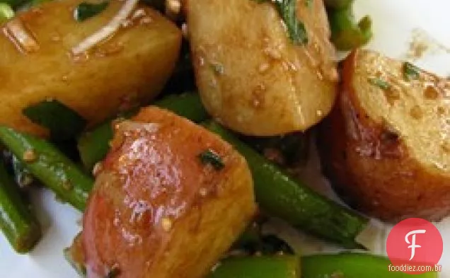 Feijão verde e salada de batata