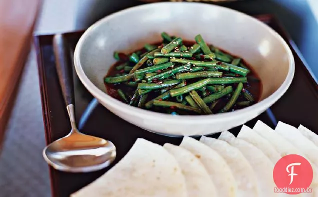 Feijão verde frito em Tortilla Wraps