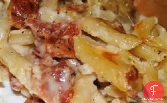 Macarrão Cheddar branco com Bacon e tomilho
