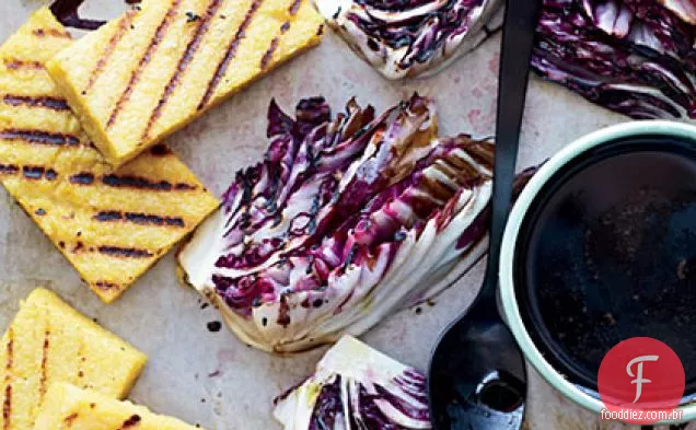 Polenta grelhada e Radicchio com regue balsâmico