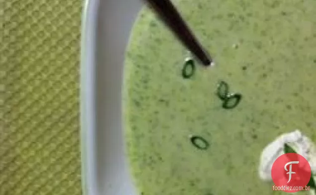 Sopa de brócolis de queijo de Erin
