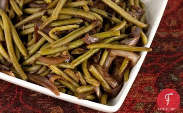 Feijão Verde Com Cebola Vermelha Caramelizada