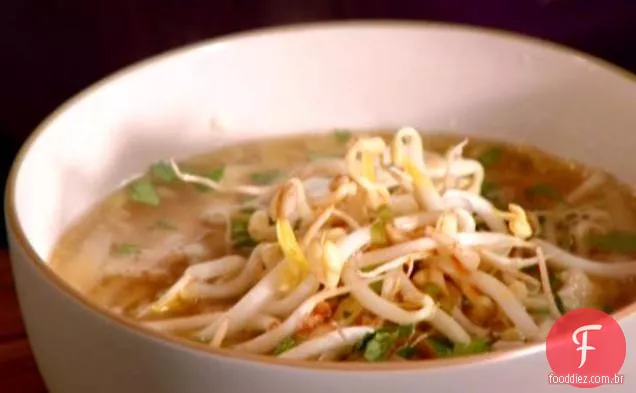 Sopa de macarrão com carne de porco e Udon